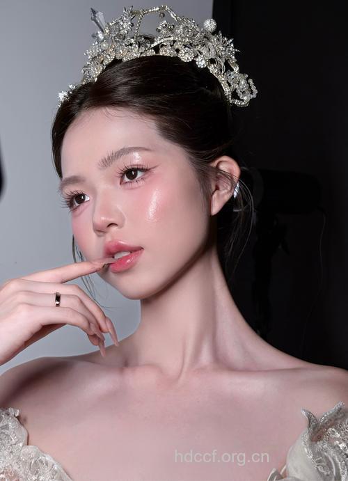 模特光鲜亮丽的化妆技巧