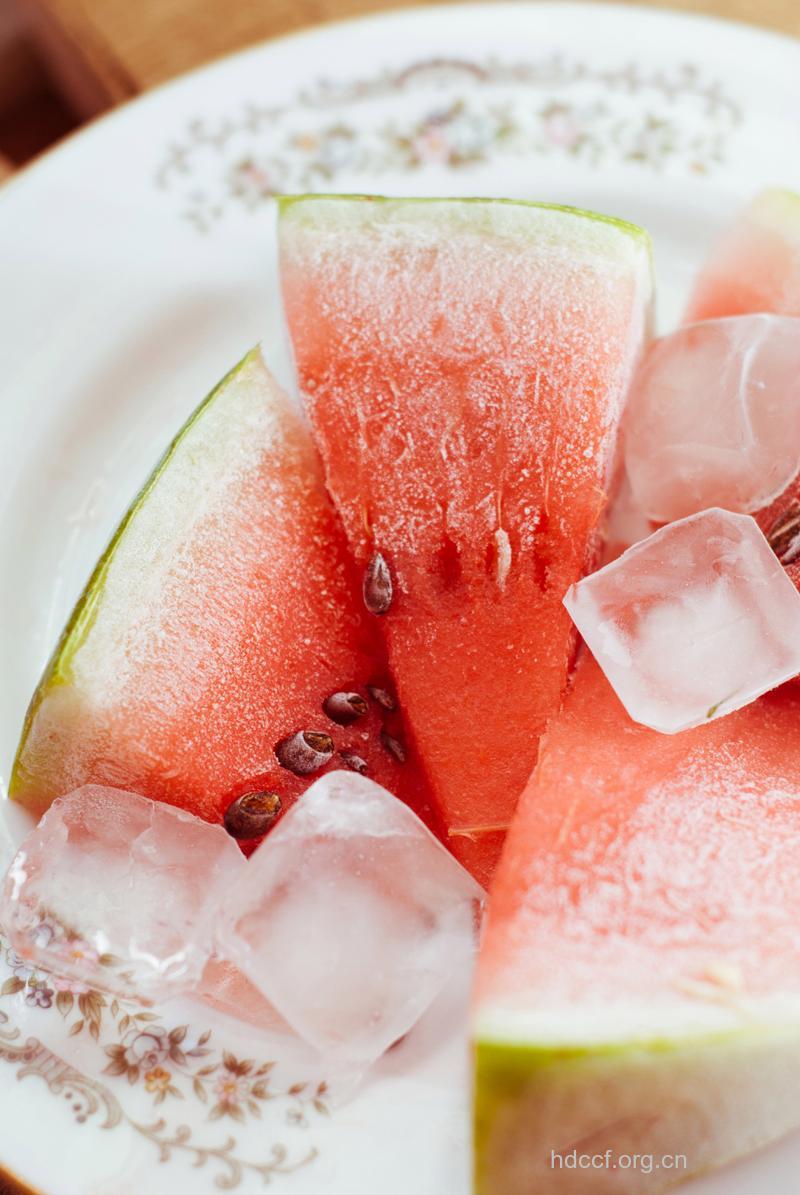 老年人忌吃的冷冻食品--冰西瓜