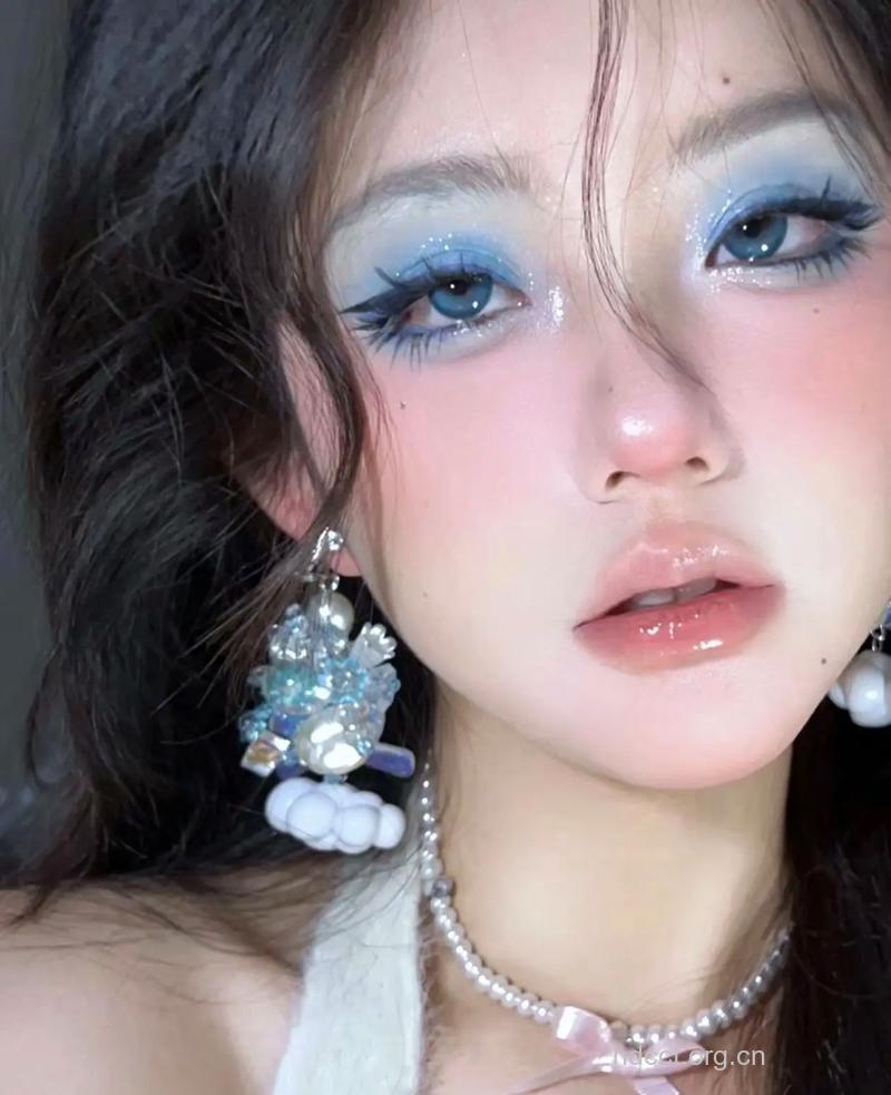 典雅高贵的湖水蓝眼妆