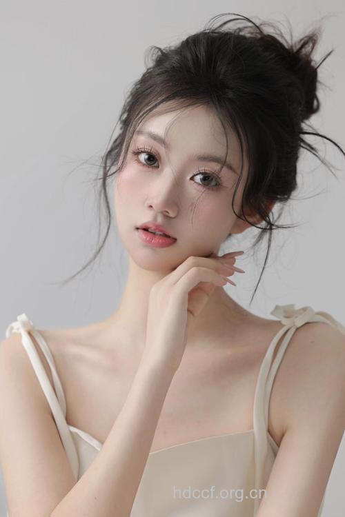 裸妆自然清新怎么能少了BB