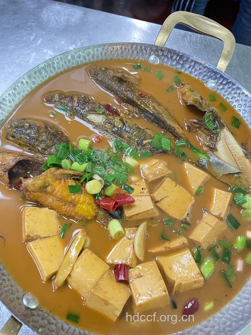 老人吃鱼就吃豆腐炖鱼