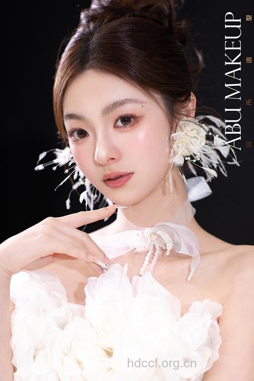 少女风格的新娘彩妆