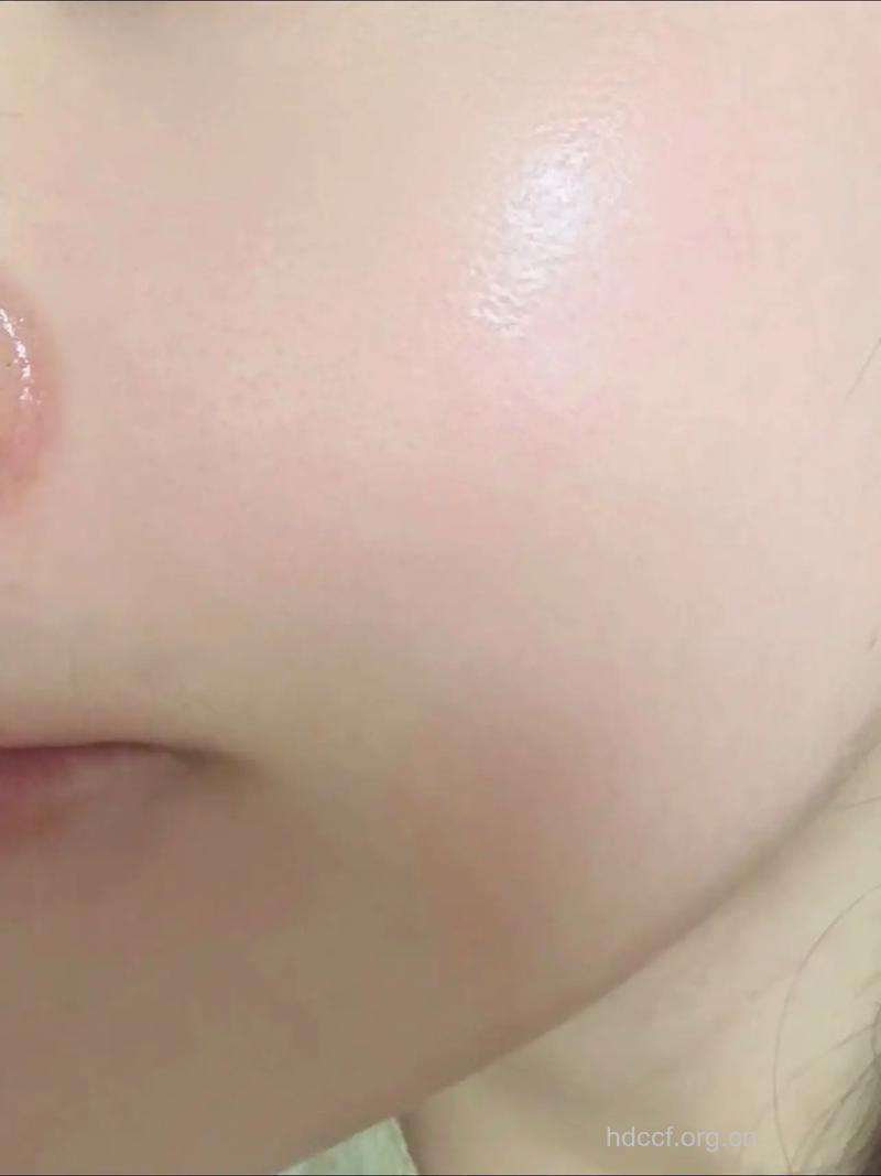 女人粉底使用法 水润服帖不起皮