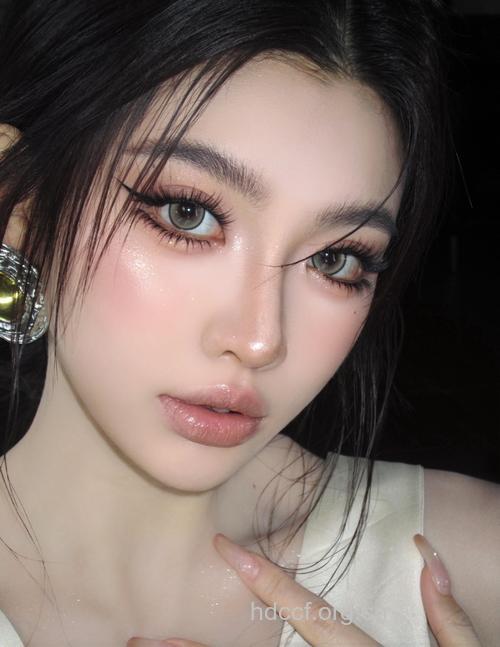 让你成为亮点的2大妆容