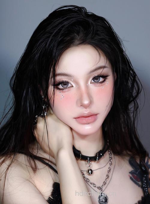 少女烟熏妆 性感魅惑的青春