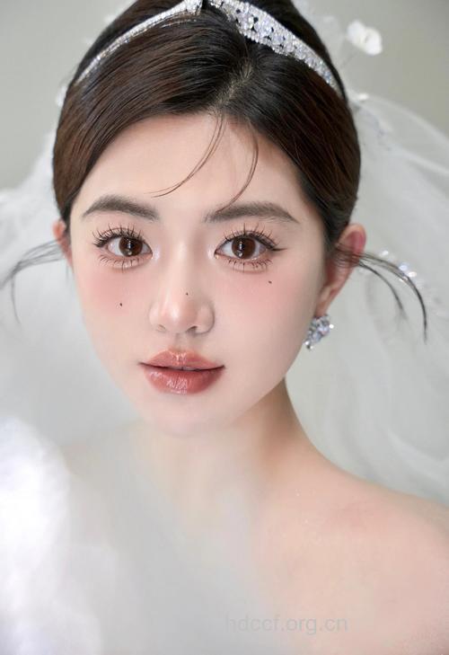 夏季 教你画个清靓时尚薄纱妆