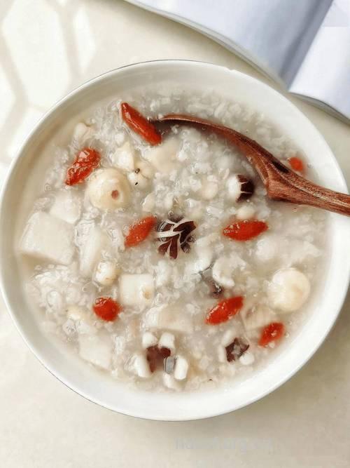 老年人夏季多吃养生粥
