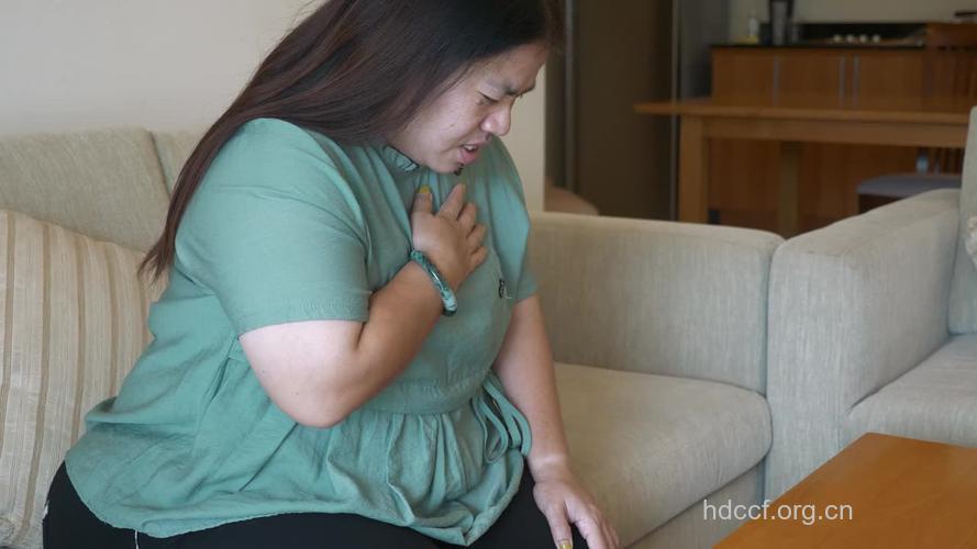 肥胖女孩子易有心脏病的困扰