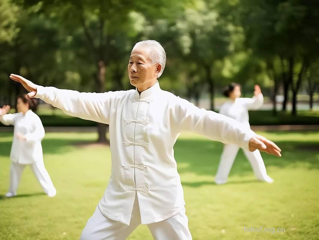 夏季老人适合做什么运动好