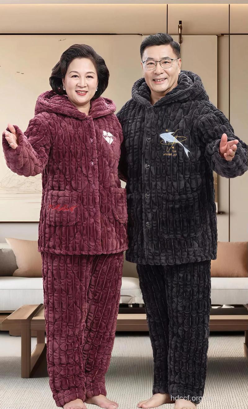 老人晨练注意保暖“三层套”