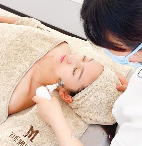 高温沐浴瘦脸法 瘦出小巧美人脸