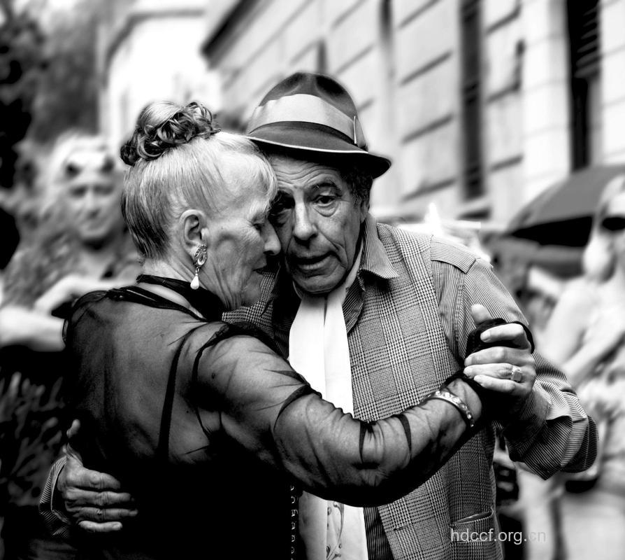 老人跳探戈可以减缓衰老