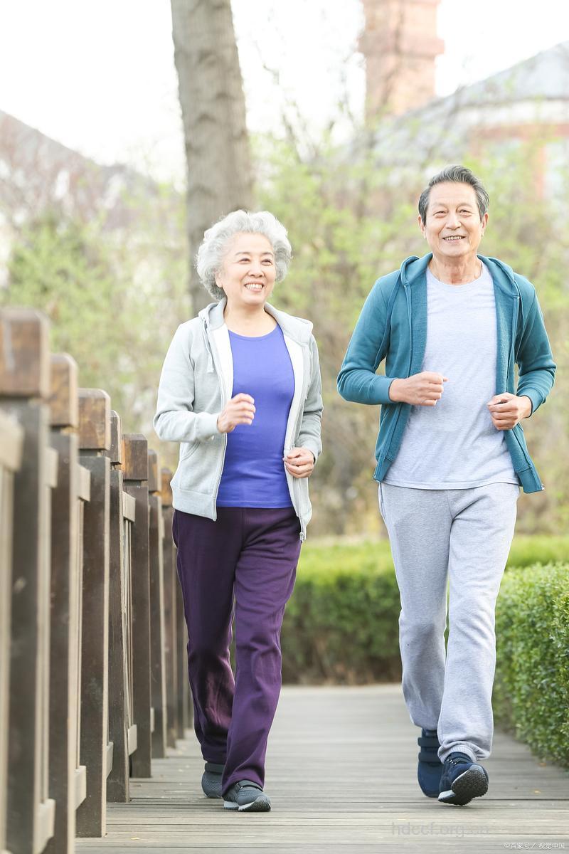 老人怎么穿着对健康有利