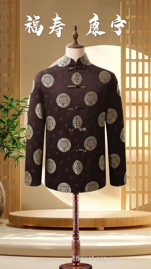 日本厂家研制出驼背老人专用服装