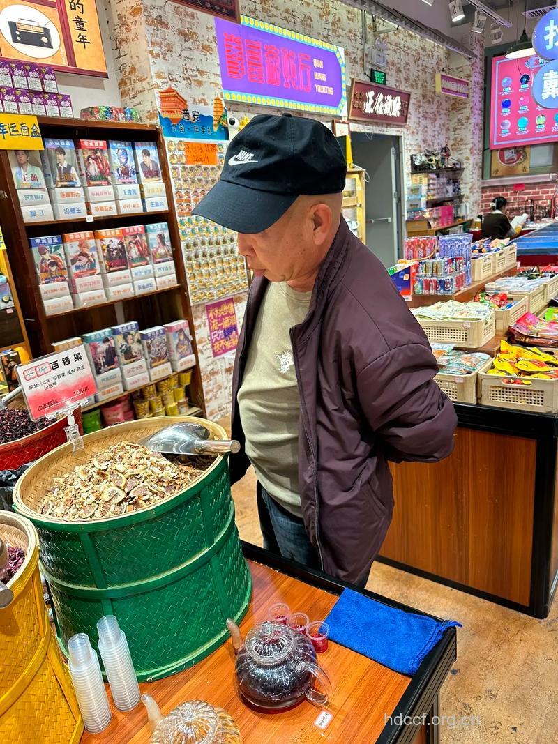 重阳节将至 老人用品生意冷清