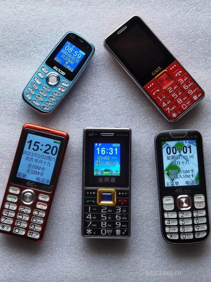 只有三个键的“独特”老人手机