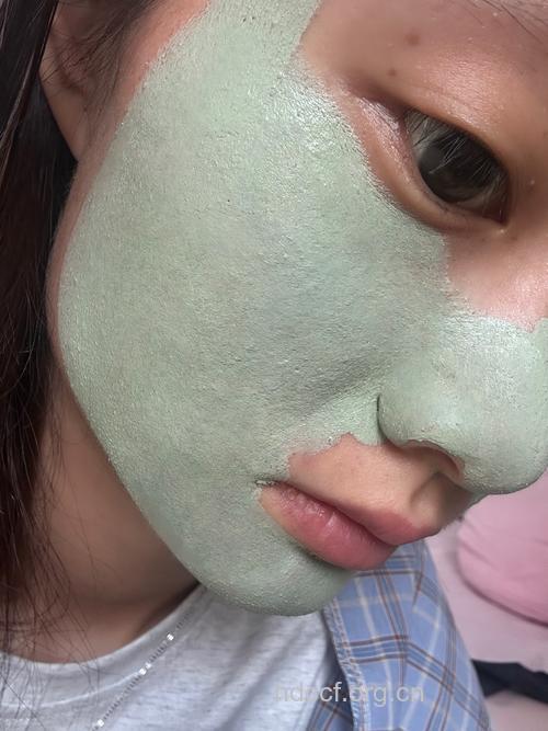 换季皮肤过敏慎用清洁面膜