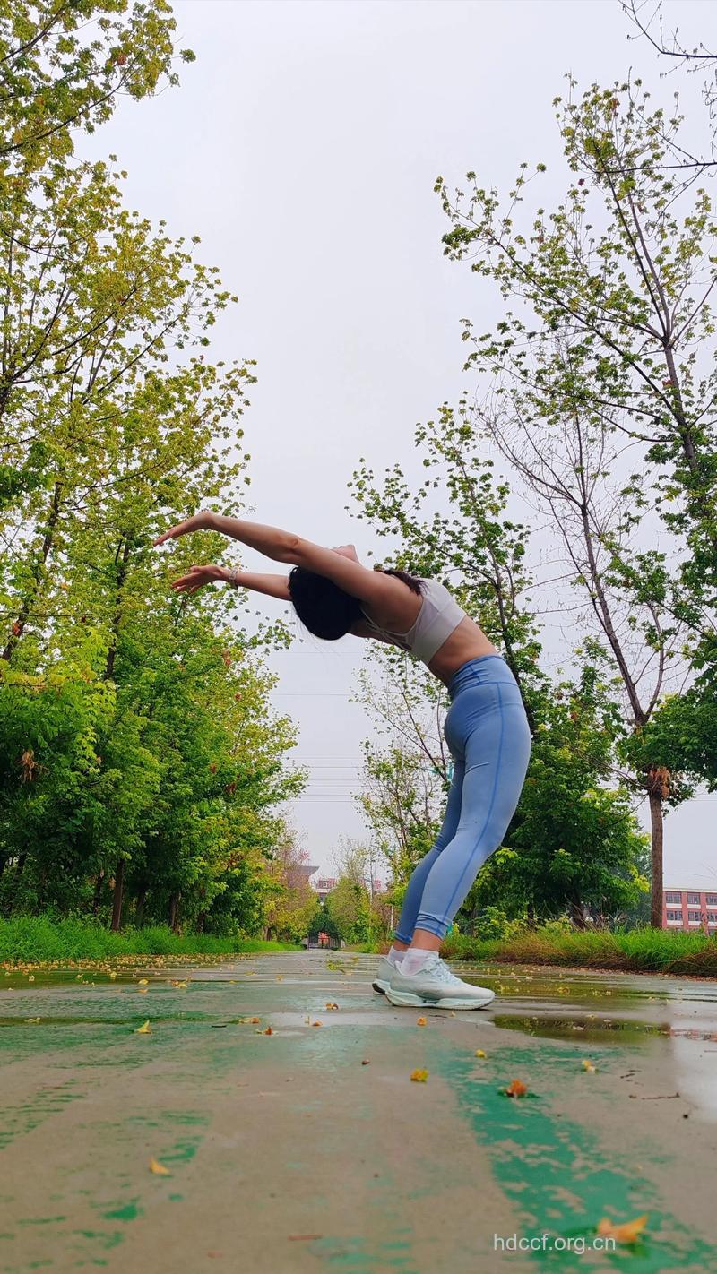 让人意外的雨中散步健身效果