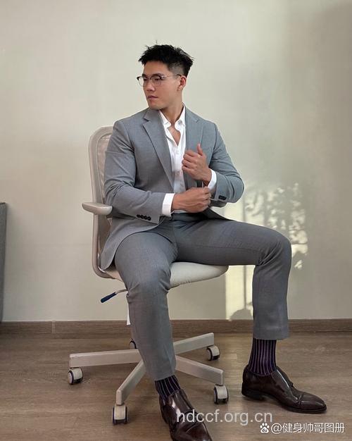 白领型男快速变肌肉男的技巧