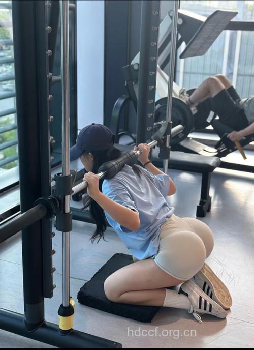 臀部轰炸 锻炼出迷人臀形
