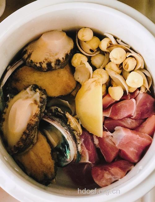 抗癌食谱：鲍鱼莲子瘦肉汤