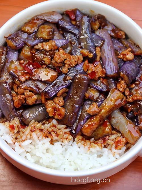 抗癌食谱:肉末茄子盖浇饭