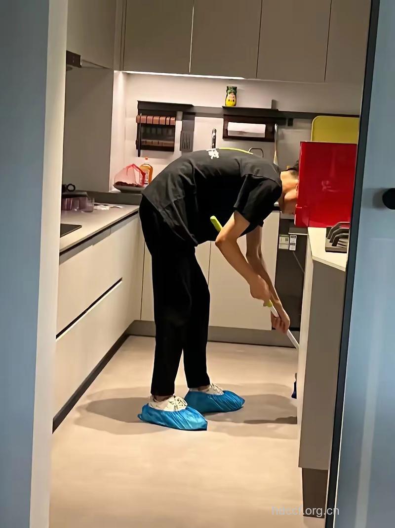 家务健身 把厨房当健身房