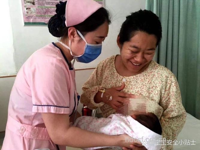 大三阳妈妈仍用母乳喂孩子