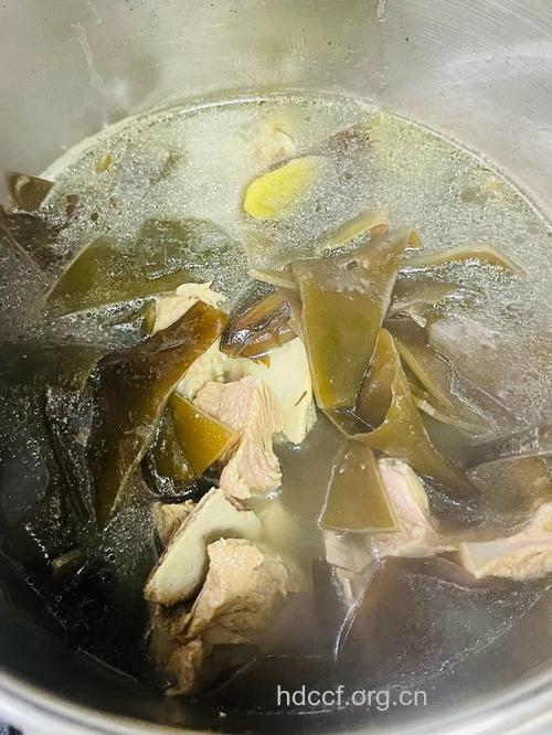 抗癌食谱:砂锅海带排骨面