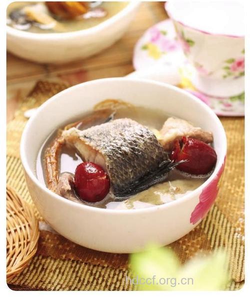 抗癌食谱：人参黄芪炖生鱼