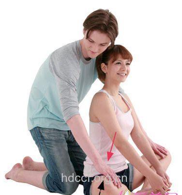 情侣怎么在床上坐塑身操