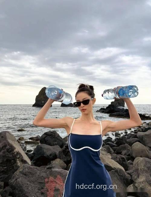 手握冷水瓶健身更有效