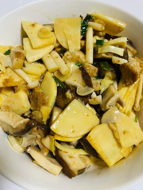 抗癌食谱：冬笋炒草菇