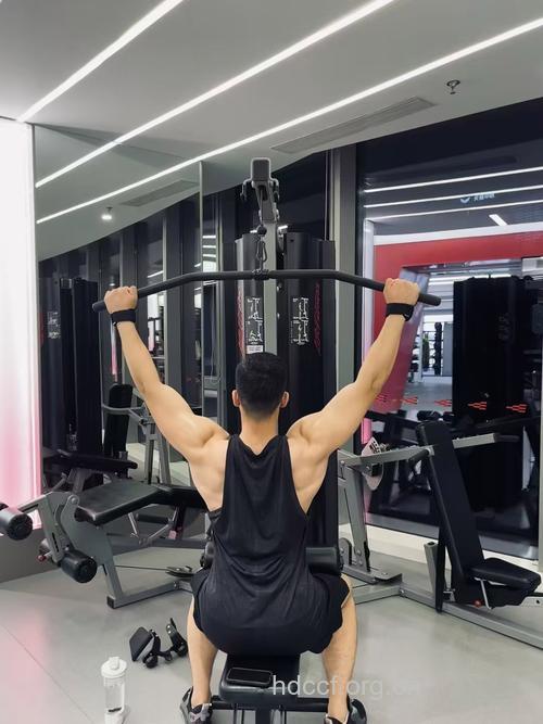 男人怎么打造性感肩部