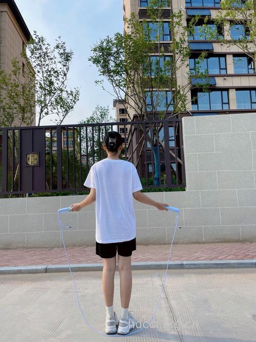 跳绳打造苗条身材
