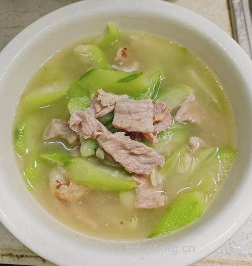 丝瓜藤煲猪肉可治疗鼻炎