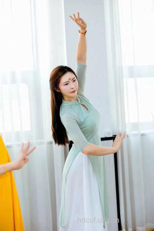 舞韵瑜伽 让你舞出曼妙身材