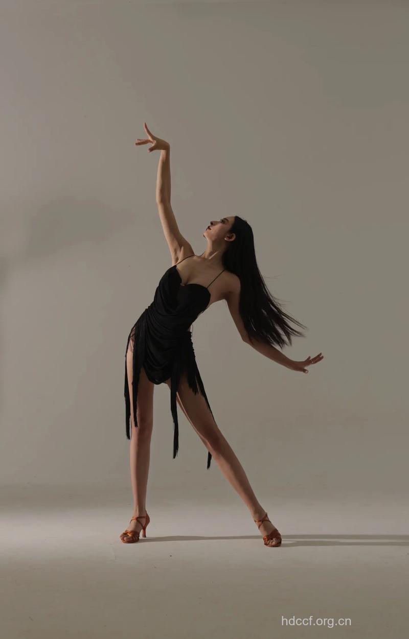 跳拉丁舞有哪些姿态