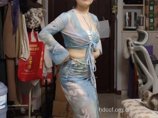 老年人跳跳肚皮舞让你重塑苗条身材