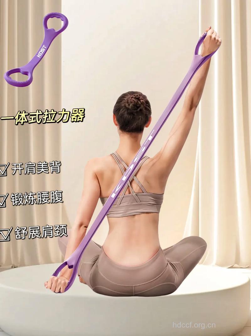 拉力器下压的两种训练方式