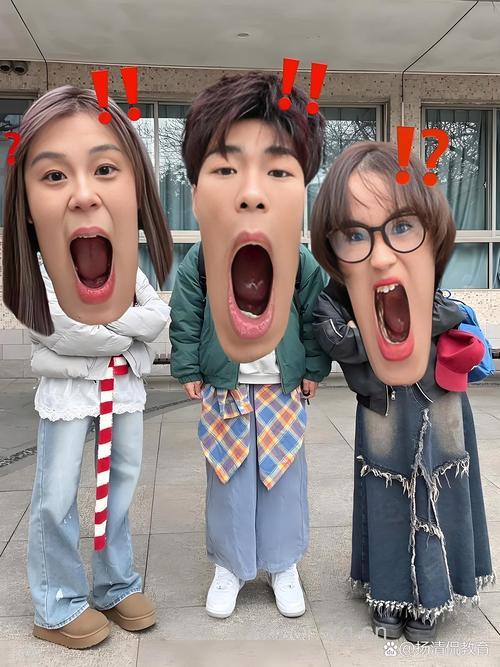 小伙看美女失球笑掉下巴