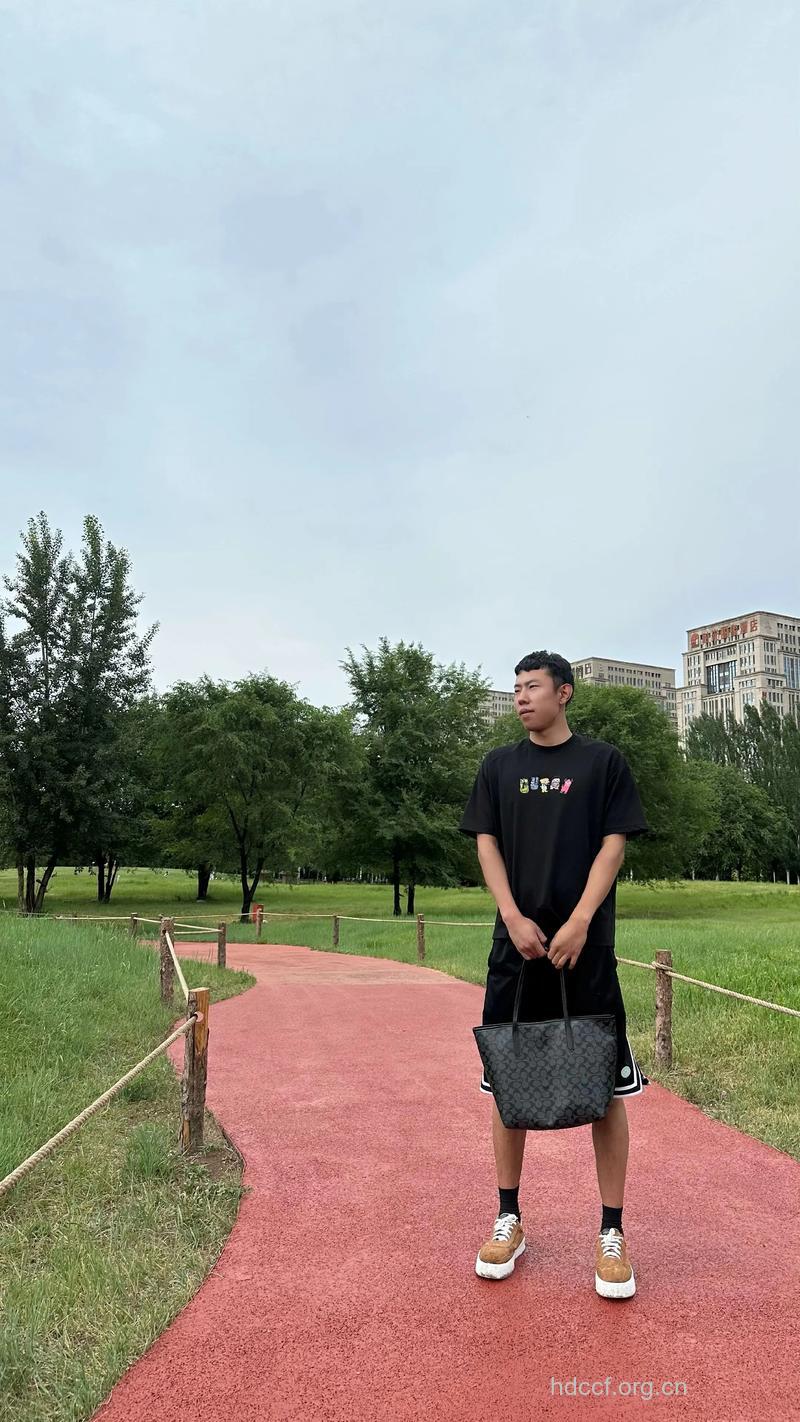 个矮的人打篮球能帮助增高吗