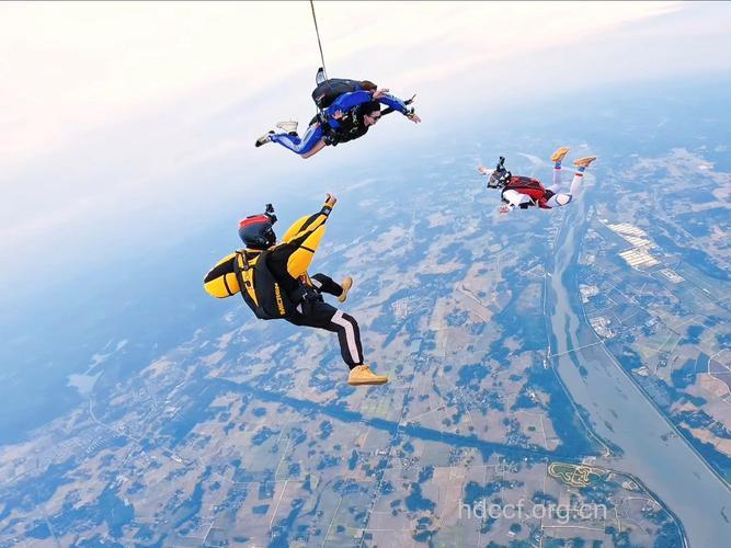 跳伞：充满冒险与刺激的游戏