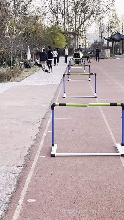 跨栏步的辅助练习