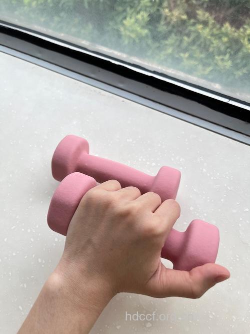 小巧哑铃你健身好伙伴