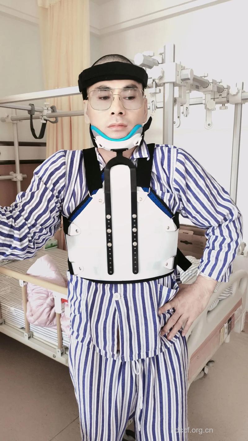 颈椎骨质增生患者应用支具疗法