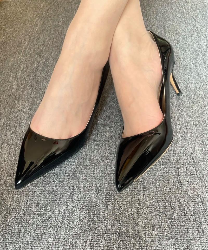 女性：高跟鞋七厘米是极限
