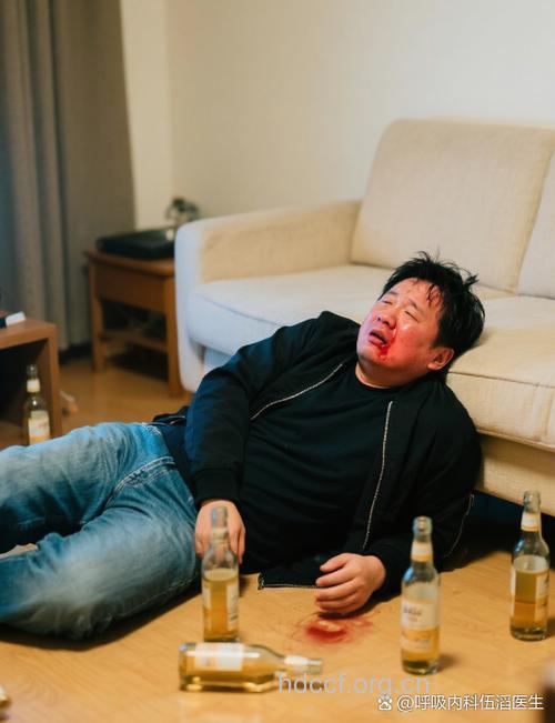 男子因为嗜酒如命妻离子散