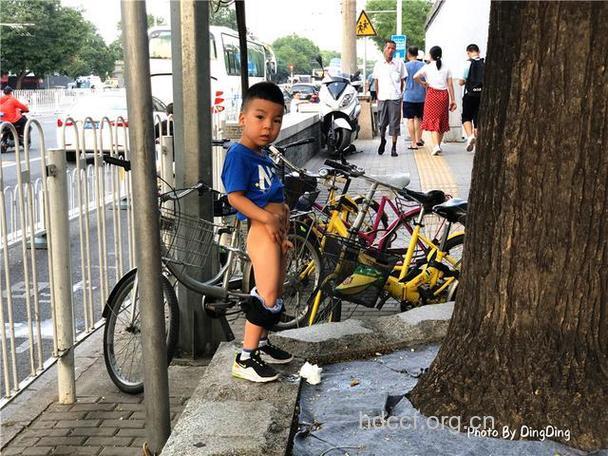 高中生当街解手是为什么