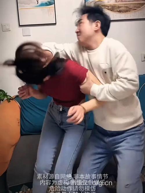 丈夫打聋偷菜妻子